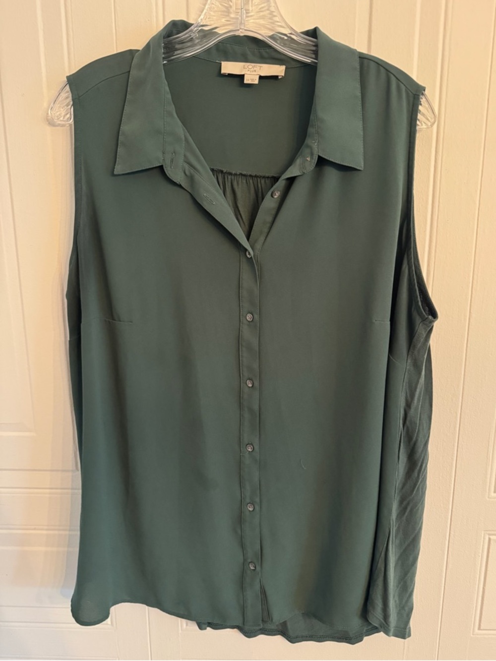 LOFT Jade Green Sleeveless Button-Front Blouse Size 14